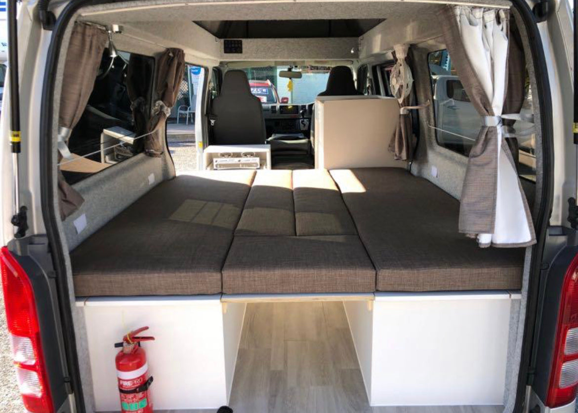 Toyota Hiace - Poptop Campervan 2012 Automatic